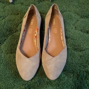 NWT Taupe suede Julie TOMS